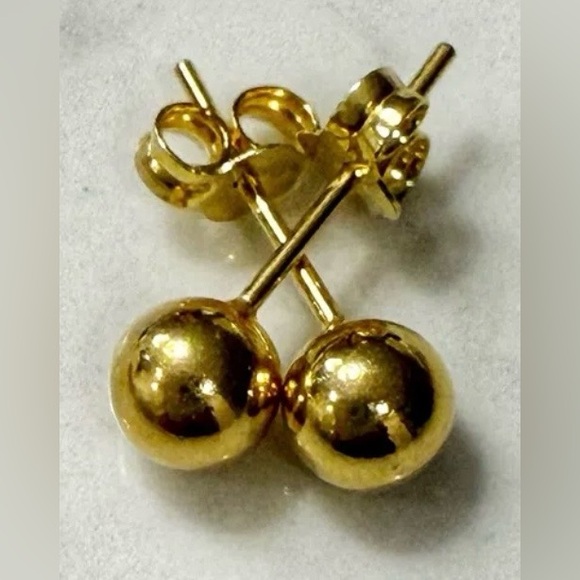 Eternity Jewelry Jewelry - NWOT NIB Elegant 5MM Gold Plated 925 Silver Push Back Stud Earrings